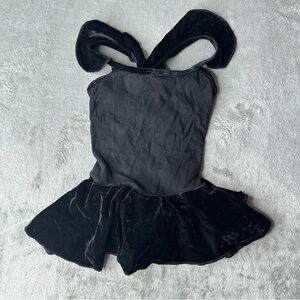 Vintage little girls velvet dance costume black size 6X7
Made in USA